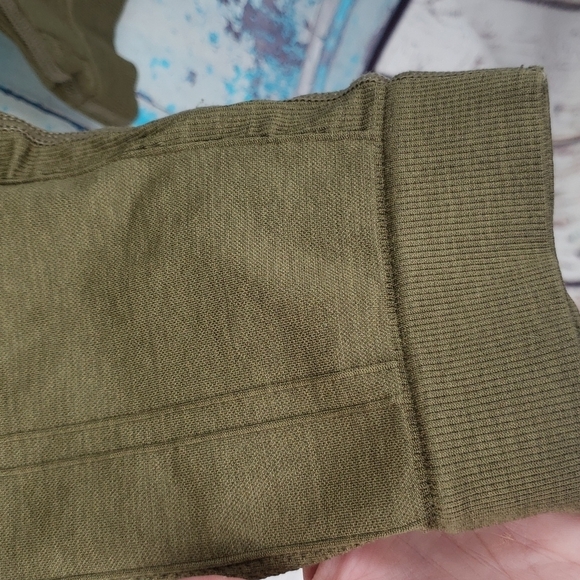 Zyia Active Cropped Army Green Leggings - Picture 3 of 6